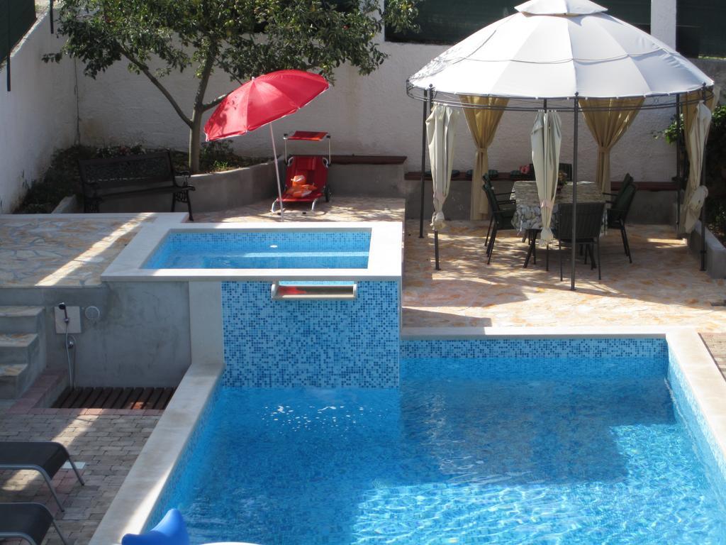 Apartments Nives Supetar Exterior photo