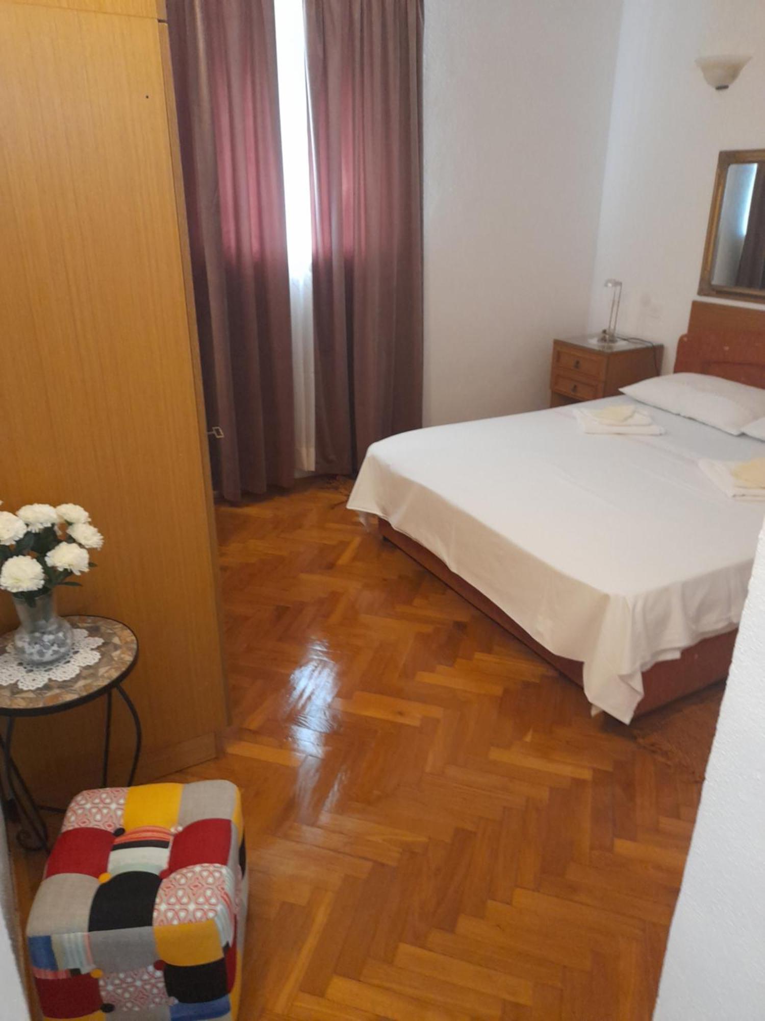 Apartments Nives Supetar Exterior photo