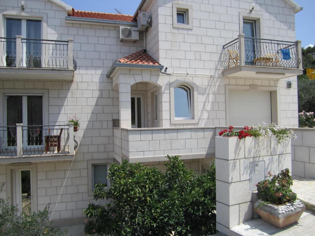 Apartments Nives Supetar Exterior photo