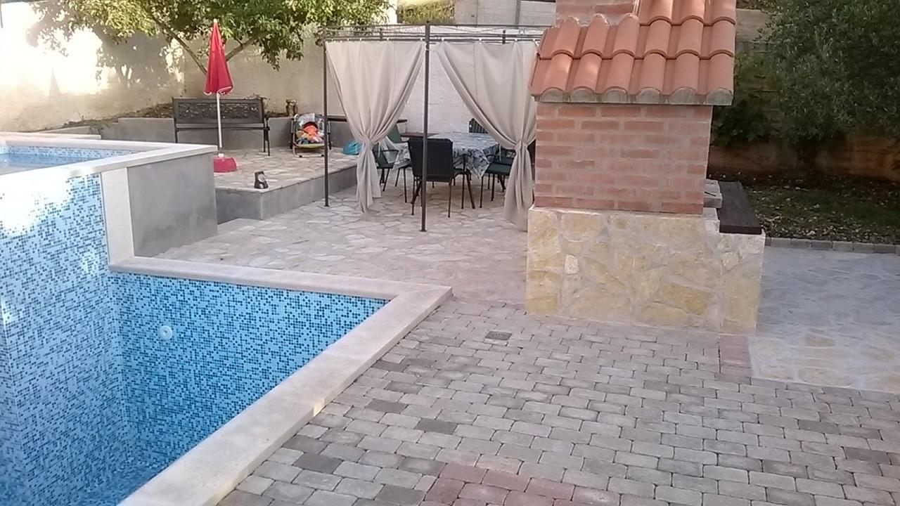 Apartments Nives Supetar Exterior photo